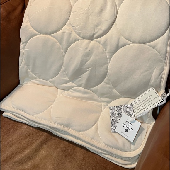 BNIB Kate Quinn Oatmeal Circle Quilt Bamboo - Picture 4 of 6